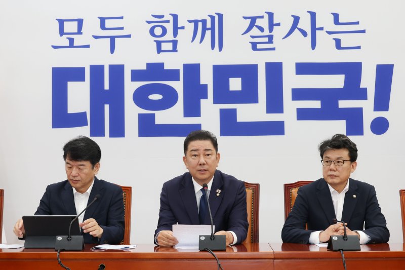 김병기 더불어민주당 대표 직무대행 겸 원내대표가 29일 오전 서울 여의도 국회에서 열린 원내대책회의에서 발언하고 있다. 2025.7.29/뉴스1 ⓒ News1 이광호 기자