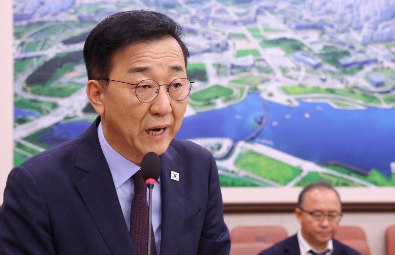 김윤덕 "양질의 주택 충분히 공급..주거시장 불안 해소하겠다"