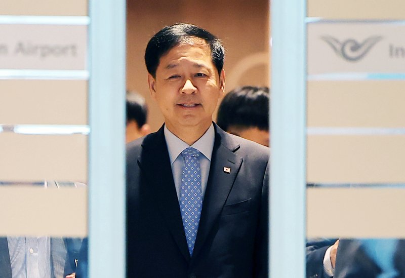 구윤철 경제부총리 겸 기획재정부 장관이 29일 오전 인천국제공항 제2터미널을 통해 미국으로 출국하고 있다. 2025.7.29/뉴스1 ⓒ News1 김진환 기자
