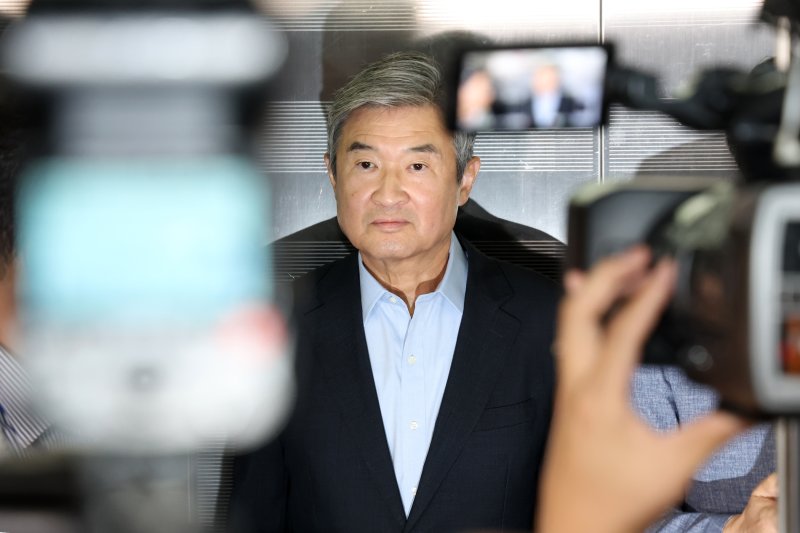 바카라사이트 온카판 전 국가정보원장이 29일 오전 서울 서초구 '순직 해병 특검'(이명현 특별검사) 사무실에 피의자 신분으로 출석하고 있다. 2025.7.29/바카라사이트 온카판1 ⓒ News1 민경석 기자