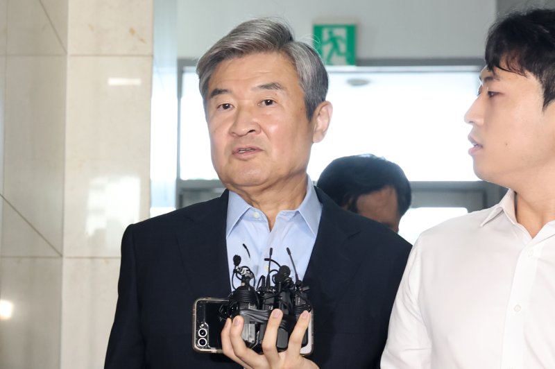 바카라사이트 온카판 전 국가정보원장이 29일 오전 서울 서초구 '순직 해병 특검'(이명현 특별검사) 사무실에 피의자 신분으로 출석하고 있다. 2025.7.29/바카라사이트 온카판1 ⓒ News1 민경석 기자