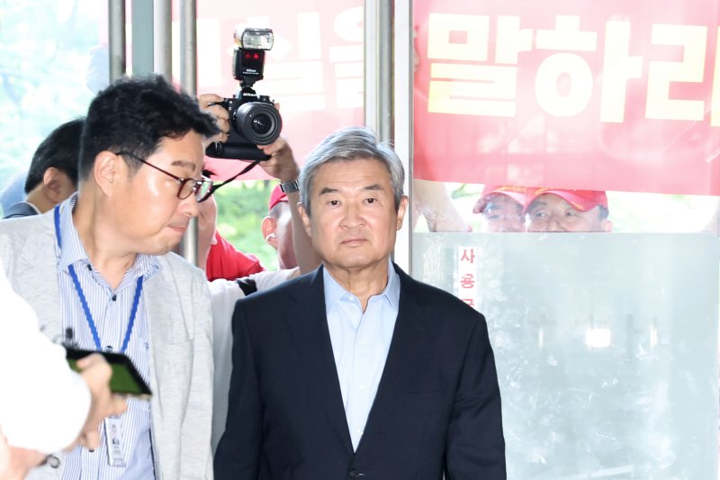 바카라사이트 온카판 전 국가정보원장이 29일 오전 서울 서초구 '순직 해병 특검'(이명현 특별검사) 사무실에 피의자 신분으로 출석하고 있다. 2025.7.29/바카라사이트 온카판1 ⓒ News1 민경석 기자