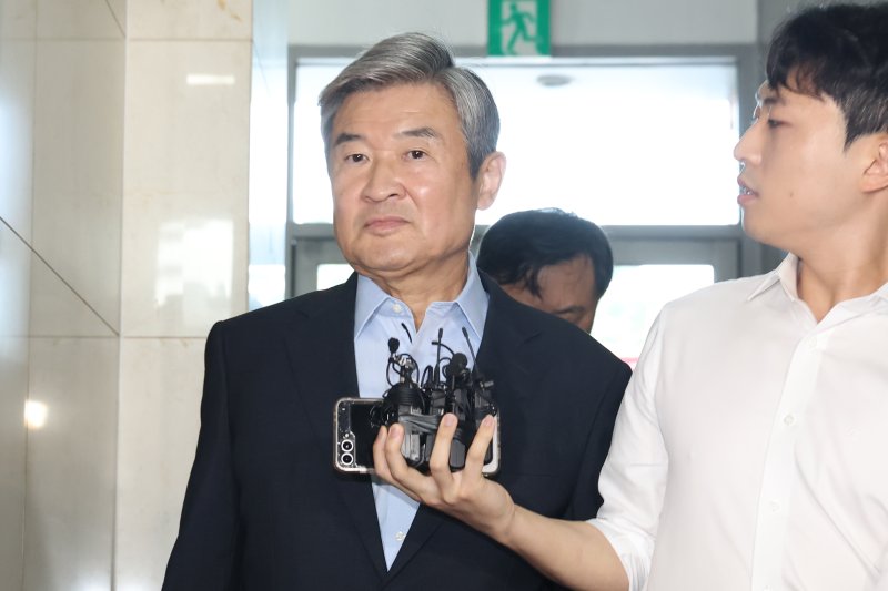 바카라사이트 온카판 전 국가정보원장이 29일 오전 서울 서초구 '순직 해병 특검'(이명현 특별검사) 사무실에 피의자 신분으로 출석하고 있다. 2025.7.29/바카라사이트 온카판1 ⓒ News1 민경석 기자