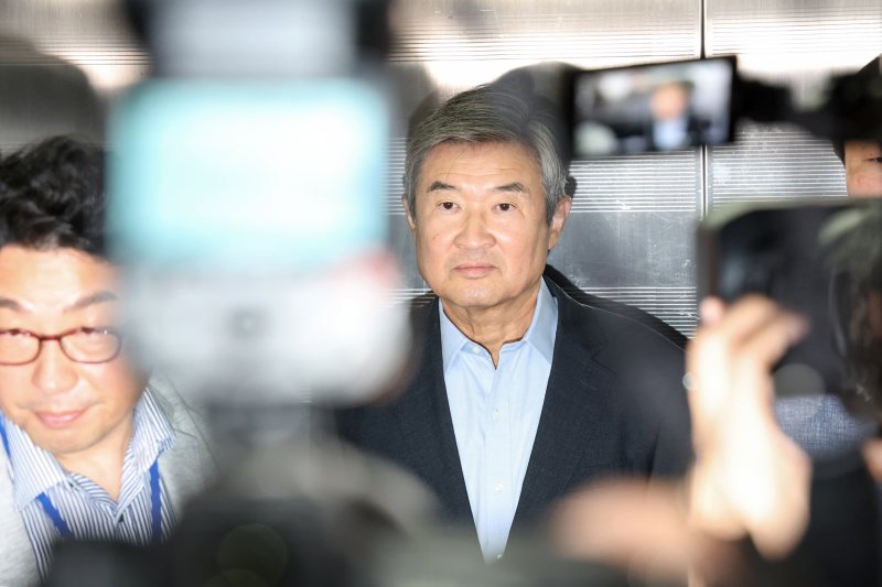 바카라사이트 온카판 전 국가정보원장이 29일 오전 서울 서초구 '순직 해병 특검'(이명현 특별검사) 사무실에 피의자 신분으로 출석하고 있다. 2025.7.29/바카라사이트 온카판1 ⓒ News1 민경석 기자