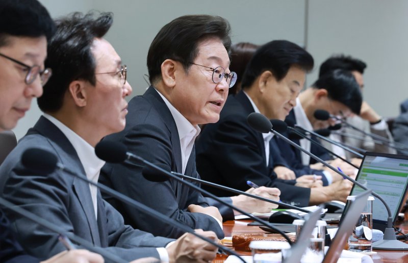 [서울=뉴시스] 최동준 기자 = 이재명 대통령이 29일 서울 용산 대통령실 청사에서 열린 국무회의에서 발언하고 있다. (대통령실통신사진기자단) 2025.07.29. photocdj@newsis.com <저작권자ⓒ 공감언론 뉴시스통신사. 무단전재-재배포 금지.> /사진=뉴시스화상