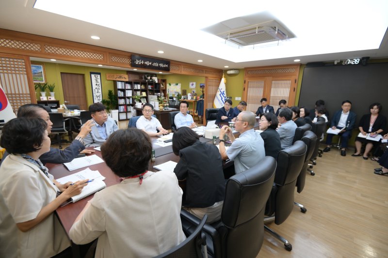 논산시가 28일 읍·면·동장 회의를 열고, 민생회복 소비쿠폰에 대한 진행 현황을 점검했다.(논산시 제공. 재판매 및 DB금지)/뉴스1