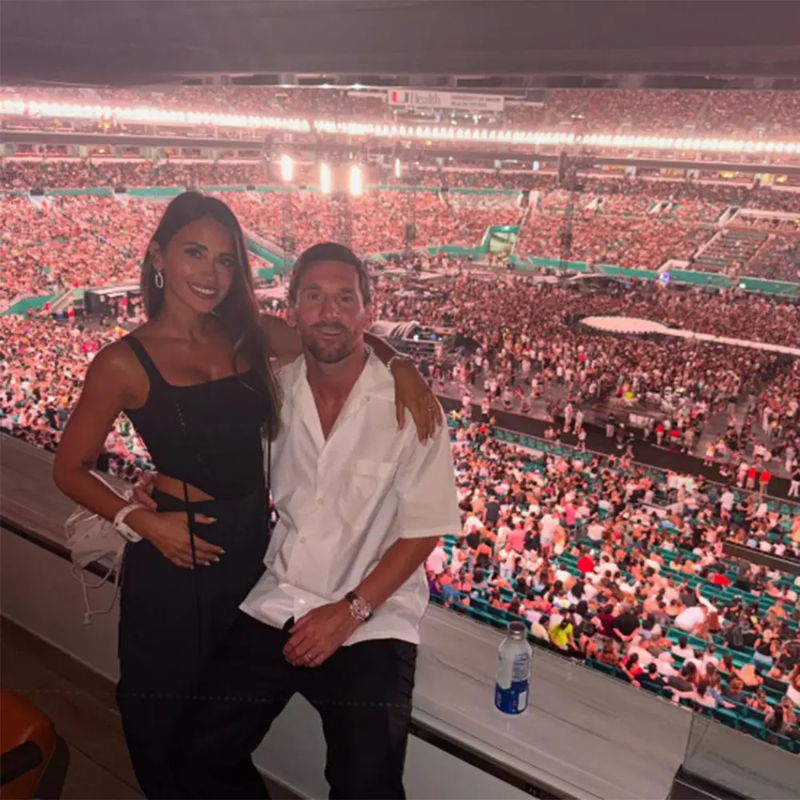 세계적인 축구 선수 리오넬 메시의 부부가 지난 27일(현지시간) 콜드플레이 콘서트장을 찾았다. 여기서 부부는 키스캠 카메라에 포착되기도 했다./사진=메시 인스타그램