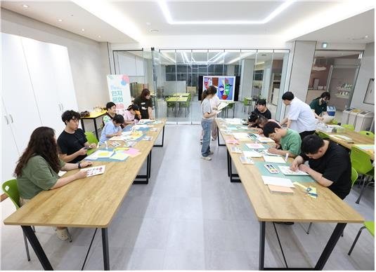 2025 한지문화예술교육+ '독립형' 프로그램 참여자들 (출처=연합뉴스)