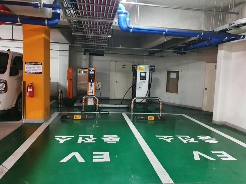 공동주택 지하주차장에 설치된 전기차 충전 시설.(정읍시 제공. 재판매 및 DB금지)/뉴스1