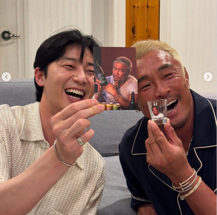 "너무 감동"…50세 생일 맞은 추성훈, 박서준 '이태원 클라쓰' 대본 선물에 감격