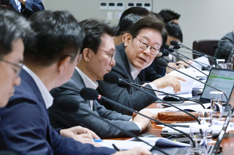 [서울=뉴시스] 최동준 기자 = 이재명 대통령이 29일 서울 용산 대통령실 청사에서 열린 국무회의에서 중대재해 반복 발생 근절 대책 관련 발언을 하고 있다. (대통령실통신사진기자단) 2025.07.29. photocdj@newsis.com