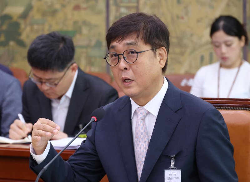 [서울=뉴시스] 김금보 기자 = 최휘영 문화체육관광부 장관 후보자가 29일 서울 여의도 국회 문화체육관광위원회에서 열린 인사청문회에서 의원질의에 답하고 있다. 2025.07.29. kgb@newsis.com