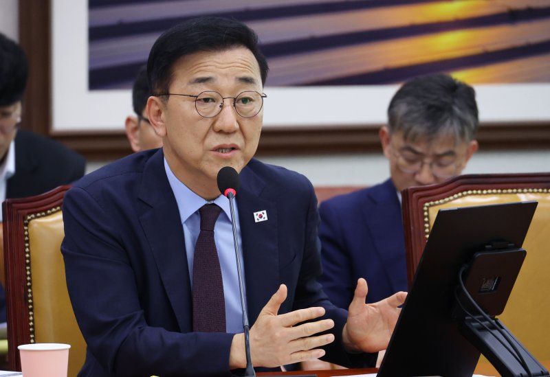 김윤덕 국토교통부 장관 후보자가 29일 오후 서울 여의도 국회 국토교통위원회에서 열린 인사청문회에서 의원 질의에 답하고 있다. 뉴스1