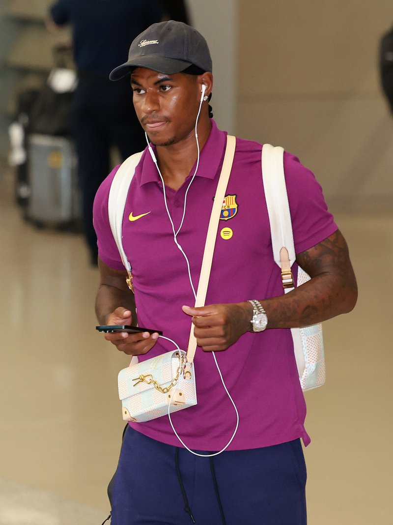 [인천공항=뉴시스] 이영환 기자 = FC 바르셀로나 마커스 래시포드가 29일 오후 인천국제공항 제2여객터미널을 통해 입국하고 있다. FC 바르셀로나는 31일 FC 서울, 다음달 4일 대구FC와 경기를 치른다. 2025.07.29. 20hwan@newsis.com