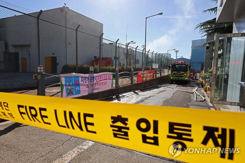 HD현대삼호 화재 진화 작업 (출처=연합뉴스)
