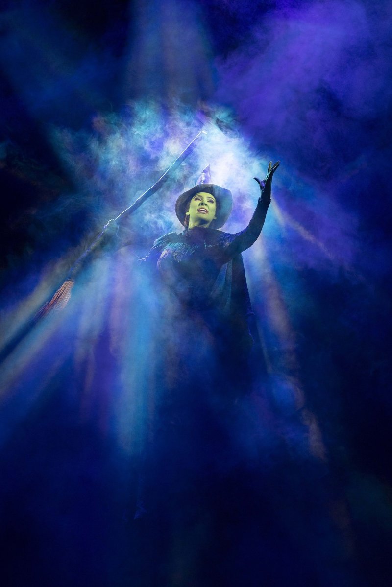'디파잉 그래비티'(Defying Gravity) 장면. ⓒJeff-Busby(에스앤코 제공)