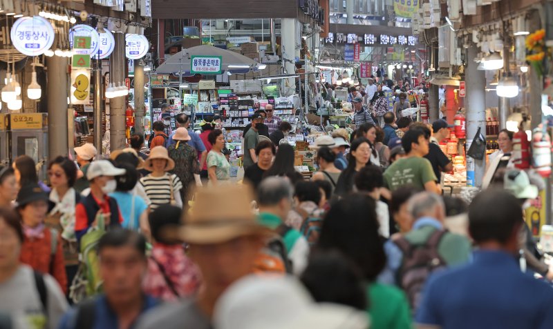서울 동대문구 청량리종합시장이 장을 보려는 시민들로 북적이고 있다. 2025.7.25/뉴스1 ⓒ News1 장수영 기자