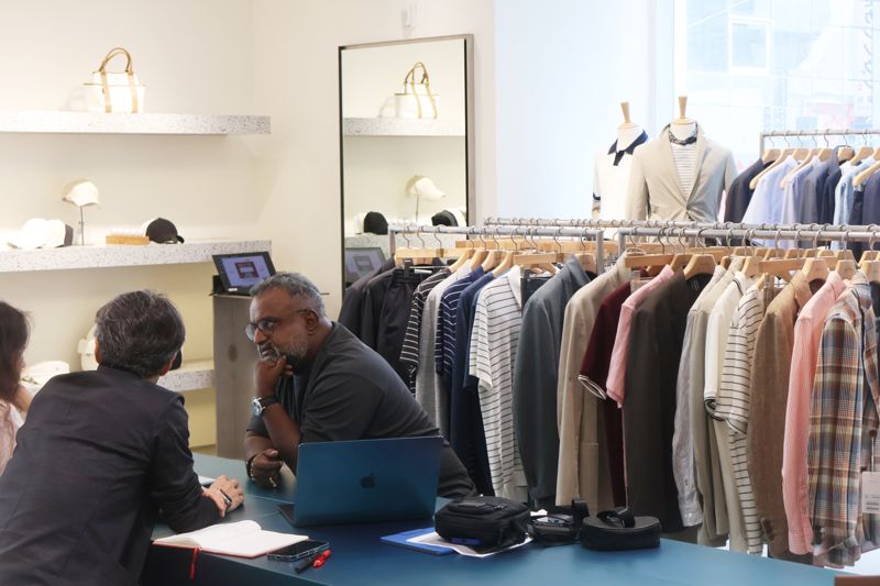 명동 한복판에 '글로벌 바이어들' 모인 사연은 [르포]