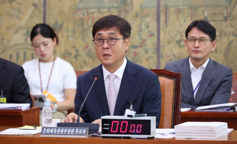[서울=뉴시스] 김금보 기자 = 최휘영 문화체육관광부 장관 후보자가 29일 서울 여의도 국회 문화체육관광위원회에서 열린 인사청문회에서 의원질의에 답하고 있다. 2025.07.29. kgb@newsis.com
