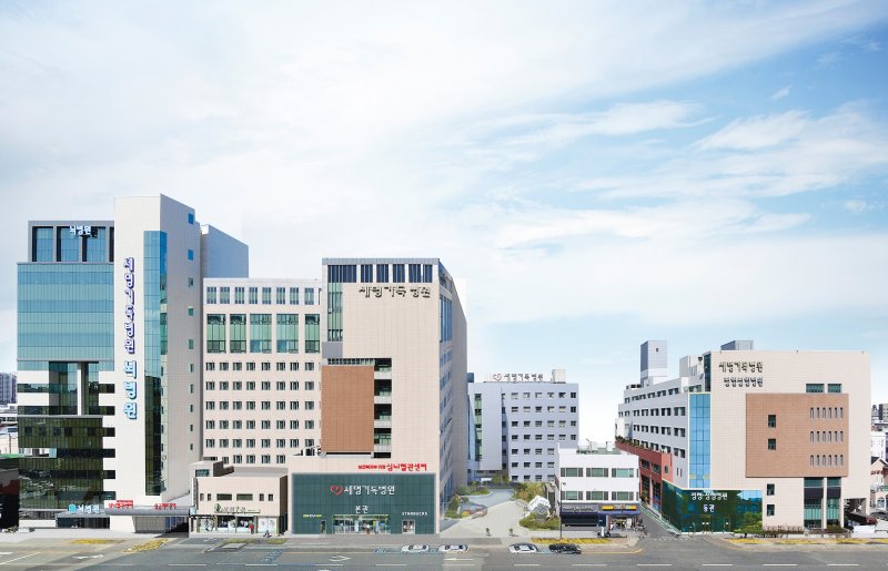 [포항=뉴시스] 송종욱 기자 = 포항세명기독병원이 29일 건강보험심사평가원이 발표한 '2023년 1차 영상 검사 적정성 평가'에서 최우수 등급인 1등급을 획득했다. 사진은 포항세명기독병원 전경. (사진=포항세명기독병원 제공) 2025.07.29. photo@newsis.com