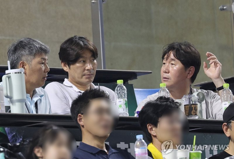 잠실구장 찾은 류지현 대표팀 감독 (출처=연합뉴스)