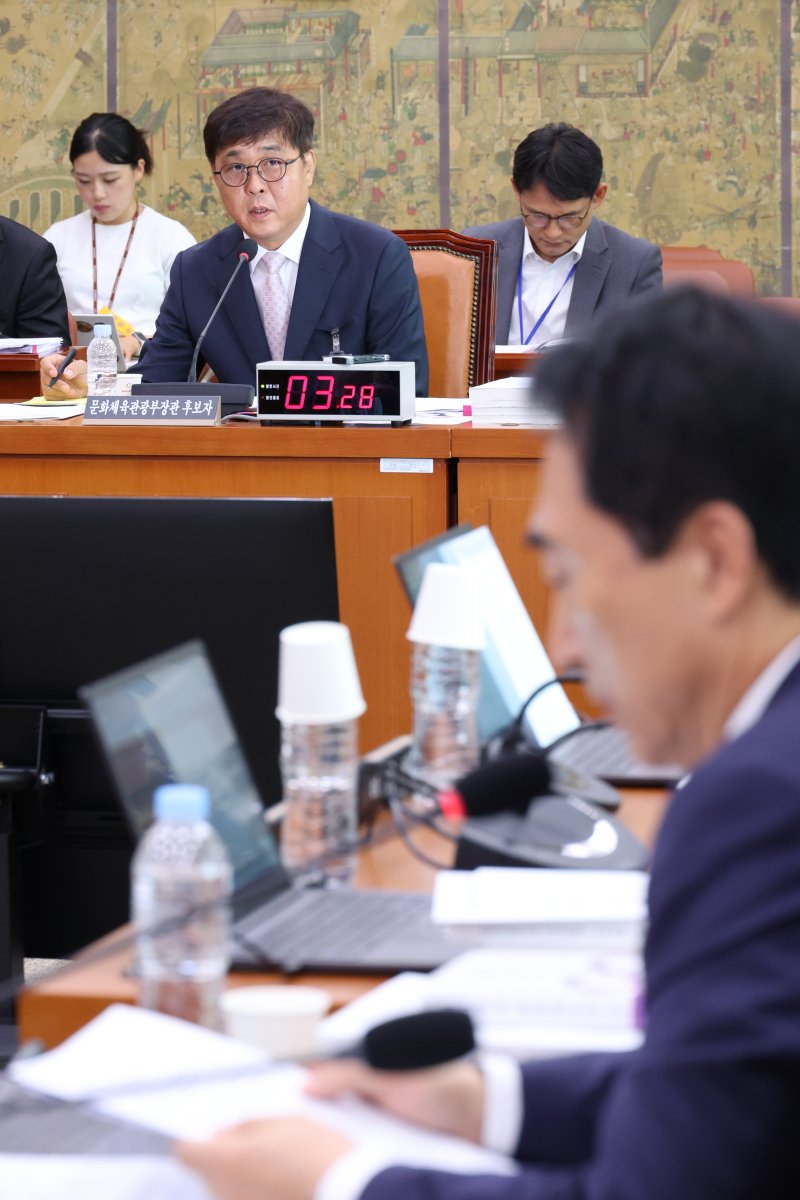[서울=뉴시스] 김금보 기자 = 최휘영 문화체육관광부 장관 후보자가 29일 서울 여의도 국회 문화체육관광위원회에서 열린 인사청문회에서 의원질의에 답하고 있다. 2025.07.29. kgb@newsis.com