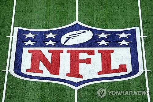 미식축구 경기장의 NFL 로고 (출처=연합뉴스)