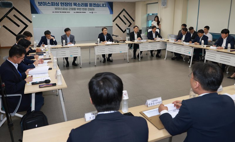 [서울=뉴시스] 권대영 금융위원회 부위원장이 28일 오전 서울 여의도 금융보안원 교육센터에서 열린 '보이스피싱 근절을 위한 현장간담회'에서 발언하고 있다. (사진=금융위원회 제공) 2025.07.28. photo@newsis.com *재판매 및 DB 금지