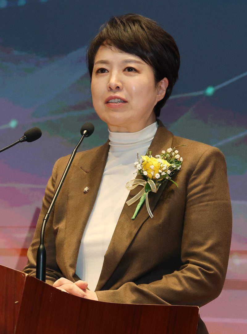김은혜 국회 국토교통위원회 위원이 지난 3월 서울 여의도 한국거래소에서 열린 제11회 뉴스1 건설부동산포럼에서 축사를 하고 있다. 2025.3.19/뉴스1 ⓒ News1 박세연 기자
