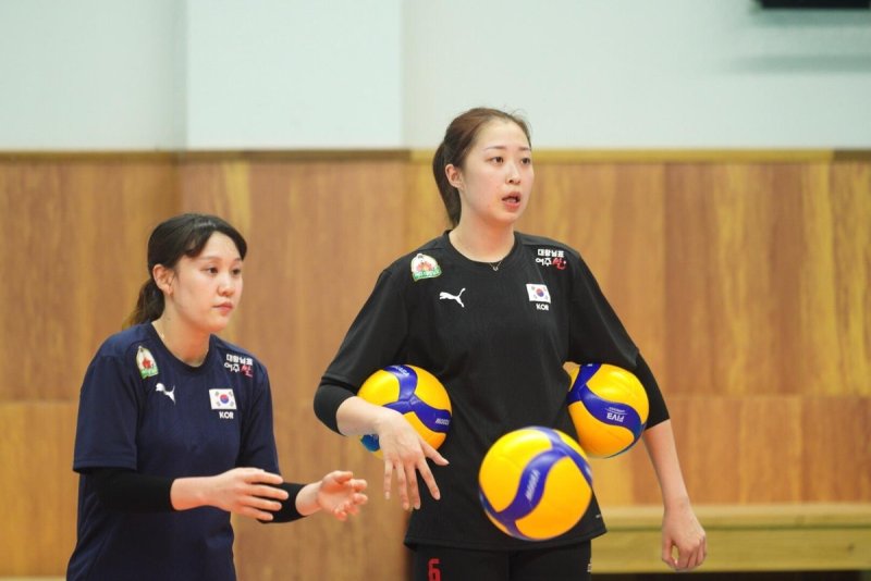 여자배구 대표팀에 새롭게 합류한 박은진(오른쪽) (출처=연합뉴스)