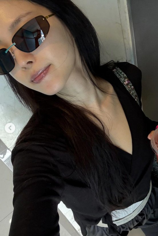 손나은, 필라테스로 다져진 완벽 몸매…군살 제로 요가복 핏