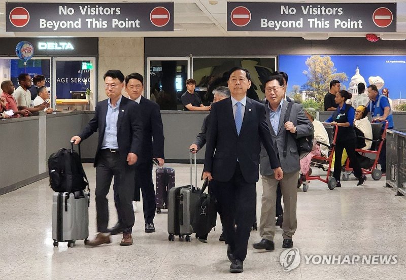 미국 도착한 구윤철 부총리 겸 기재부 장관 (출처=연합뉴스)