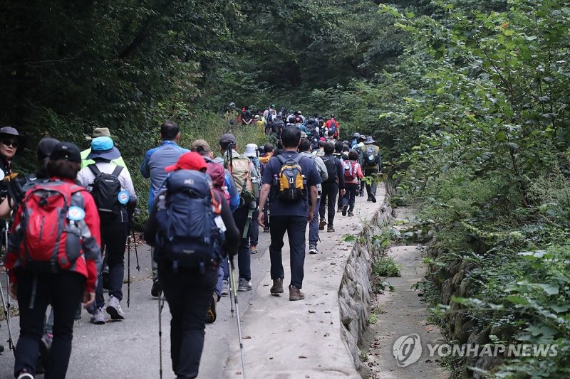 설악산 '달마! 능선길 걷기' (출처=연합뉴스)