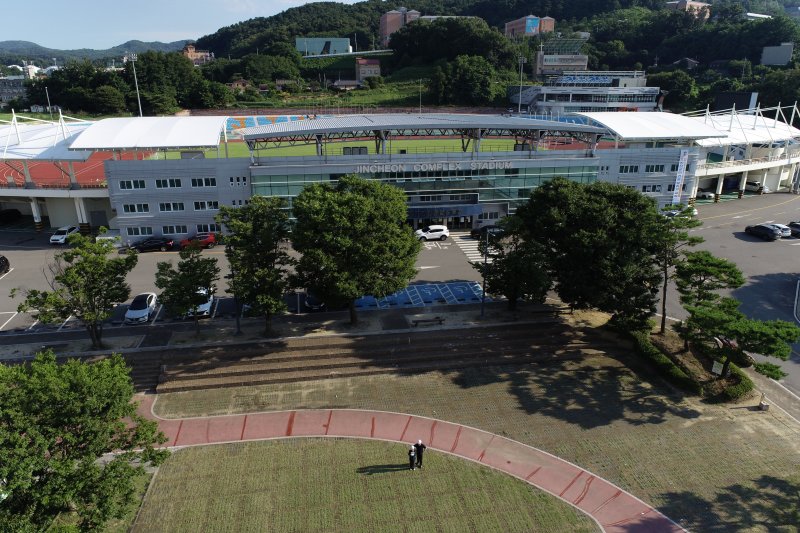 충북 진천군 민원토지과 지적 공무원이 드론 자격증을 취득해 토지 상황을 촬영하고 있다.(진천군 제공, 재판매 및 DB금지)/뉴스1