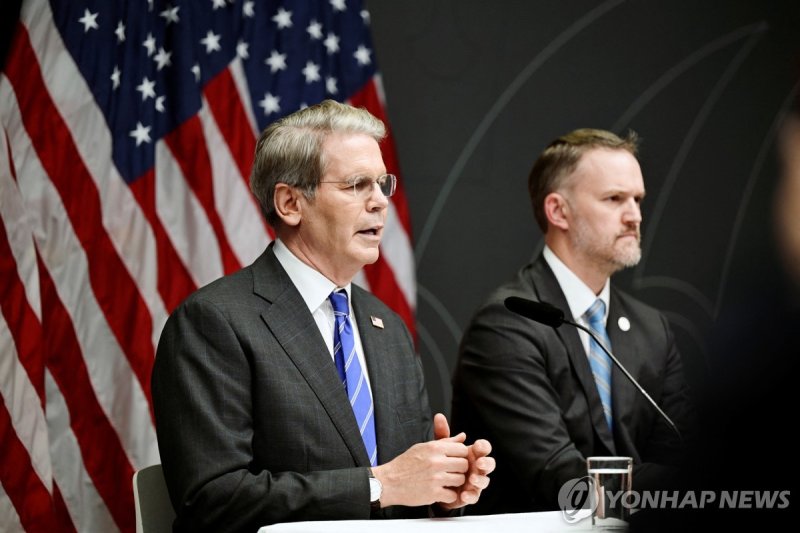 중국과의 협상 진행 상황을 설명하는 스콧 베선트 재무장관 (출처=연합뉴스)