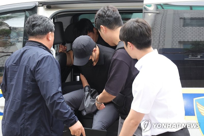 '고객 집에서 강도질' 농협 직원 구속 갈림길 (출처=연합뉴스)