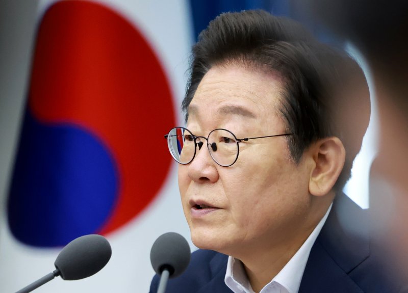 [서울=뉴시스] 고범준 기자 = 이재명 대통령이 30일 서울 용산 대통령실 청사에서 열린 비상경제점검 태스크포스(TF) 3차회의에서 발언하고 있다. (대통령실통신사진기자단) 2025.07.30. bjko@newsis.com