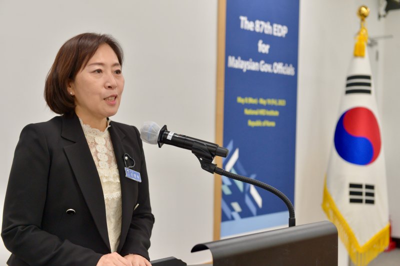 신영숙 국가공무원인재개발원장이 8일 충북 진천군 국가인재원에서 열린 '말레이시아 공무원 방한 연수 워크숍'에서 인사말을 하고 있다. (국가공무원인재개발원 제공) 2023.5.8/뉴스1