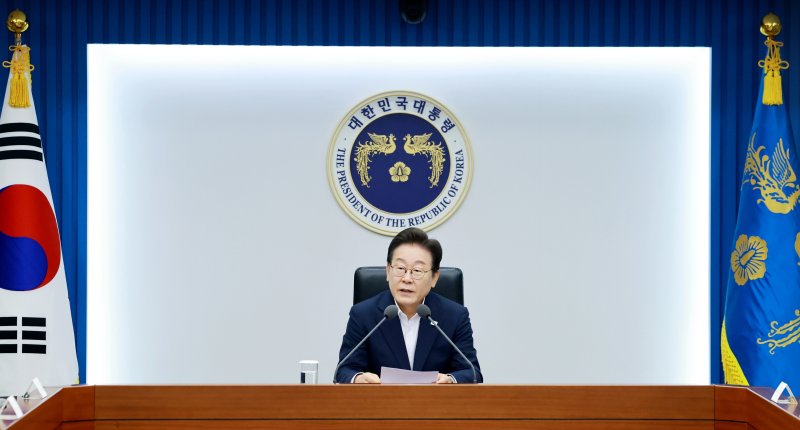 [서울=뉴시스] 고범준 기자 = 이재명 대통령이 30일 서울 용산 대통령실 청사에서 열린 비상경제점검 태스크포스(TF) 3차회의에서 발언하고 있다. (대통령실통신사진기자단) 2025.07.30. bjko@newsis.com