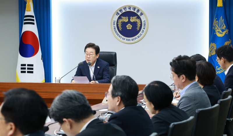 [서울=뉴시스] 고범준 기자 = 이재명 대통령이 30일 서울 용산 대통령실 청사에서 열린 비상경제점검 태스크포스(TF) 3차회의에서 발언하고 있다. (대통령실통신사진기자단) 2025.07.30. bjko@newsis.com