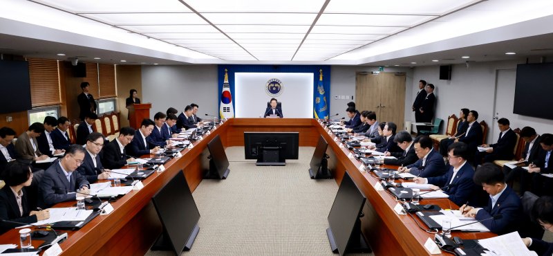 [서울=뉴시스] 고범준 기자 = 이재명 대통령이 30일 서울 용산 대통령실 청사에서 열린 비상경제점검 태스크포스(TF) 3차회의에서 발언하고 있다. (대통령실통신사진기자단) 2025.07.30. bjko@newsis.com