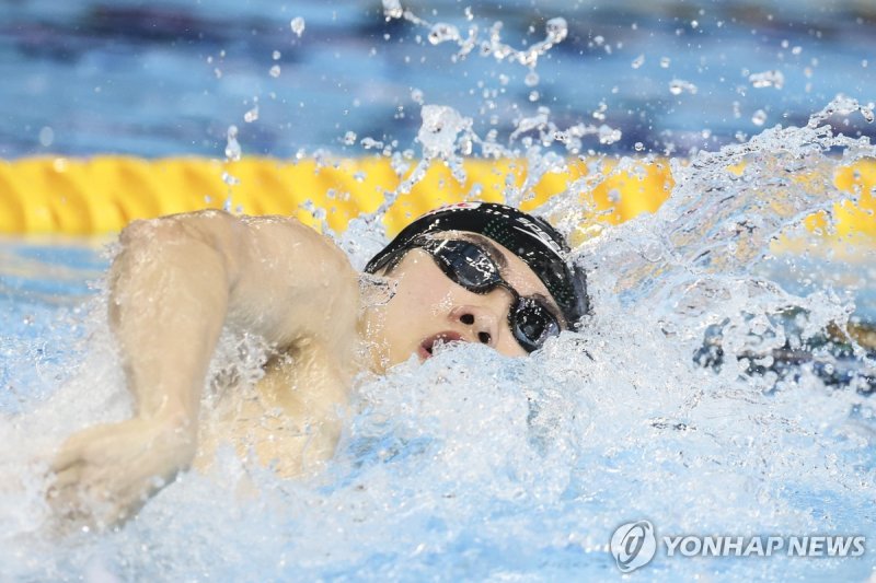 역영하는 황선우 (출처=연합뉴스)