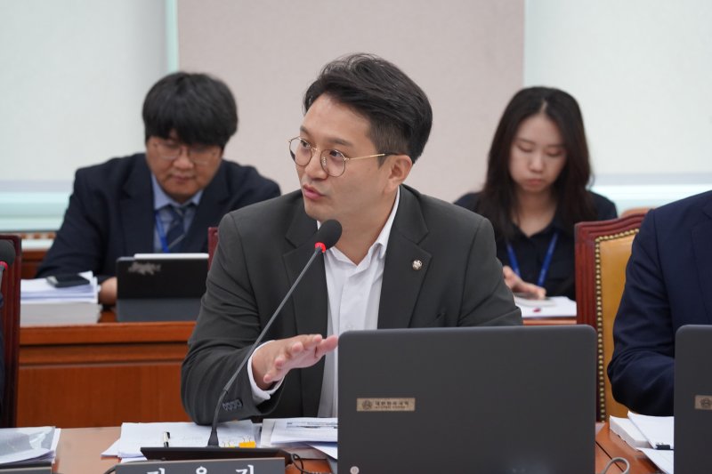 전용기 국회의원