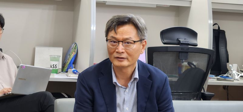 최운백 대구시 미래혁신실장이 30일 오후 대구시청 동인청사 지방기자실에서 '국립치의학연구원 대구 유치 관련 추진상황 설명회'에서 추분하게 유치활동을 추진하고 있다"라고 밝혔다. 김장욱 기자