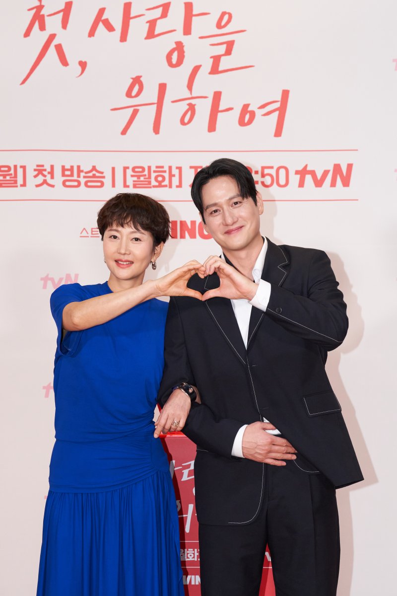 염정아, 빌런 아닌 '싱글맘' 로맨스…박해준과 '첫, 사랑을 위하여'(종합)