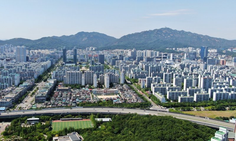 경기 안양시가 평촌신도시 선도지구 3개 구역 중 2곳의 '예비사업자' 지정을 완료했다. 사진은 평촌신도시 전경.(안양시 제공. 재판매 및 DB금지)/뉴스1