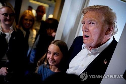29일 에어포스원에서 발언하는 트럼프 대통령 (출처=연합뉴스)