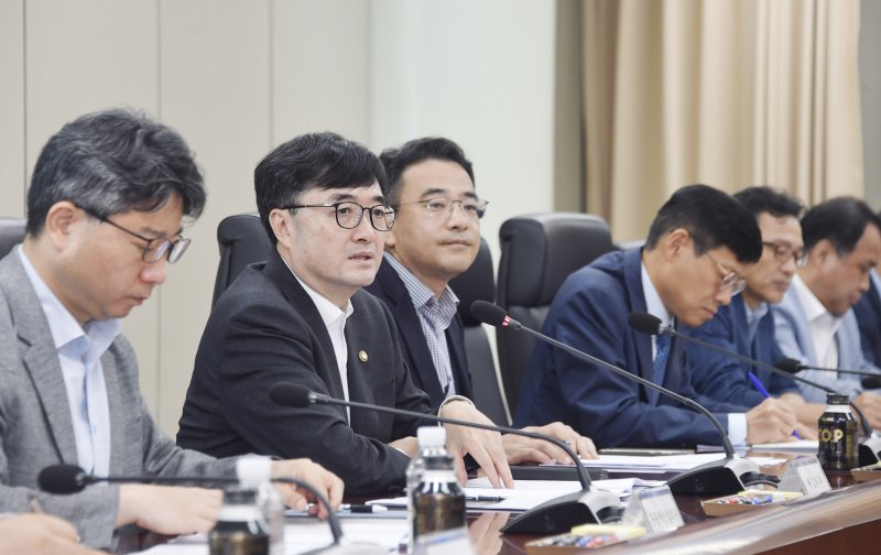 [서울=뉴시스] 임기근 기획재정부 차관이 23일 서울 서초구 한전아트센터에서 열린 제19차 공공기관 투자집행 점검회의에서 모두발언을 하고 있다.(사진=기획재정부 제공) 2025.07.23. photo@newsis.com *재판매 및 DB 금지