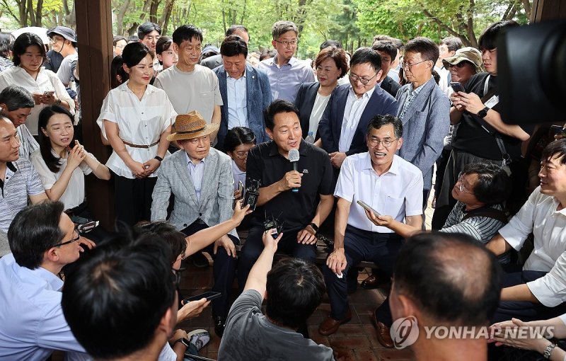 목동6단지 주민들과 간담회 하는 오세훈 서울시장 (출처=연합뉴스)
