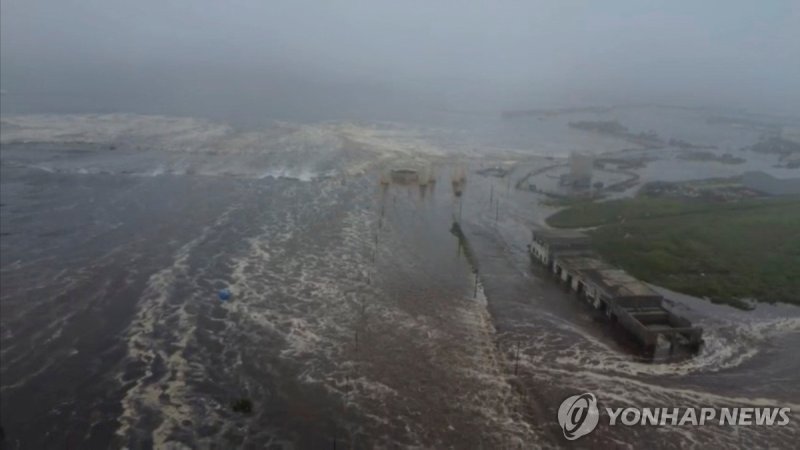 캄차카반도 해안도시 덮친 쓰나미 (출처=연합뉴스)